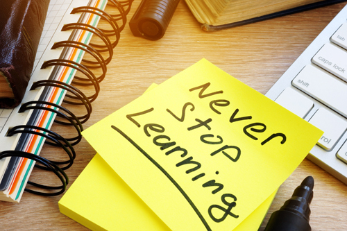 Post-It mit Schriftzug "never stop learning"
